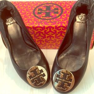 Tory Burch Reva Ballet Flat (8.5) Black & Gold